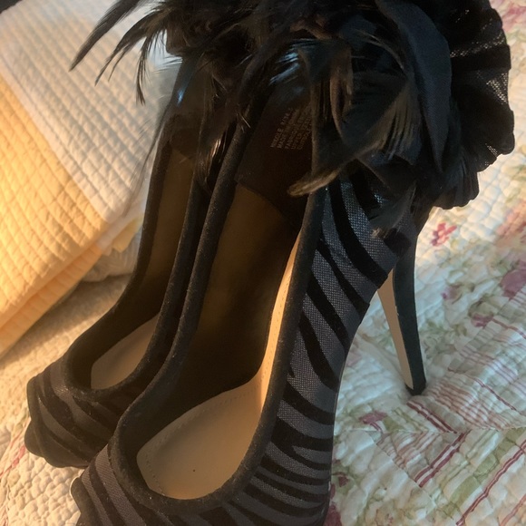 Black Stilettos Beautiful with feathers - Picture 3 of 5